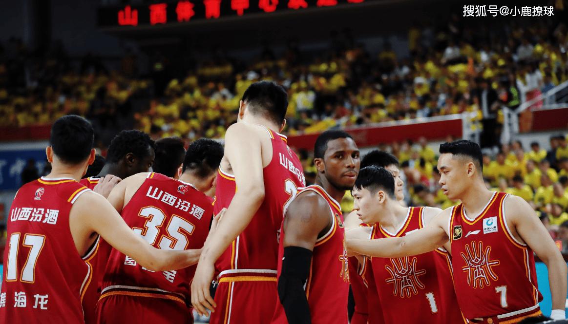 清晨马赛调整名单以备CBA常规赛；遗憾出局环节打磨；气氛紧张；身体对抗强度拉满的简单介绍