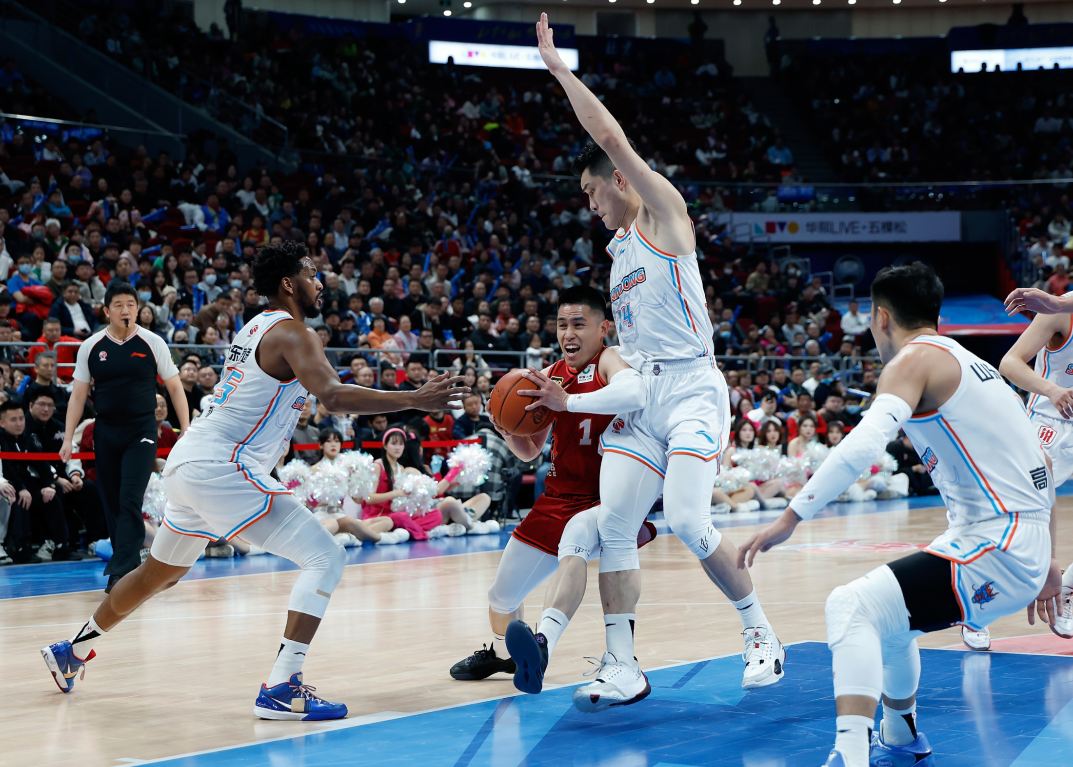 清晨印第安纳步行者备战CBA季后赛，内部沟通细节曝光，赛场秩序良好，轮换策略成焦点的简单介绍