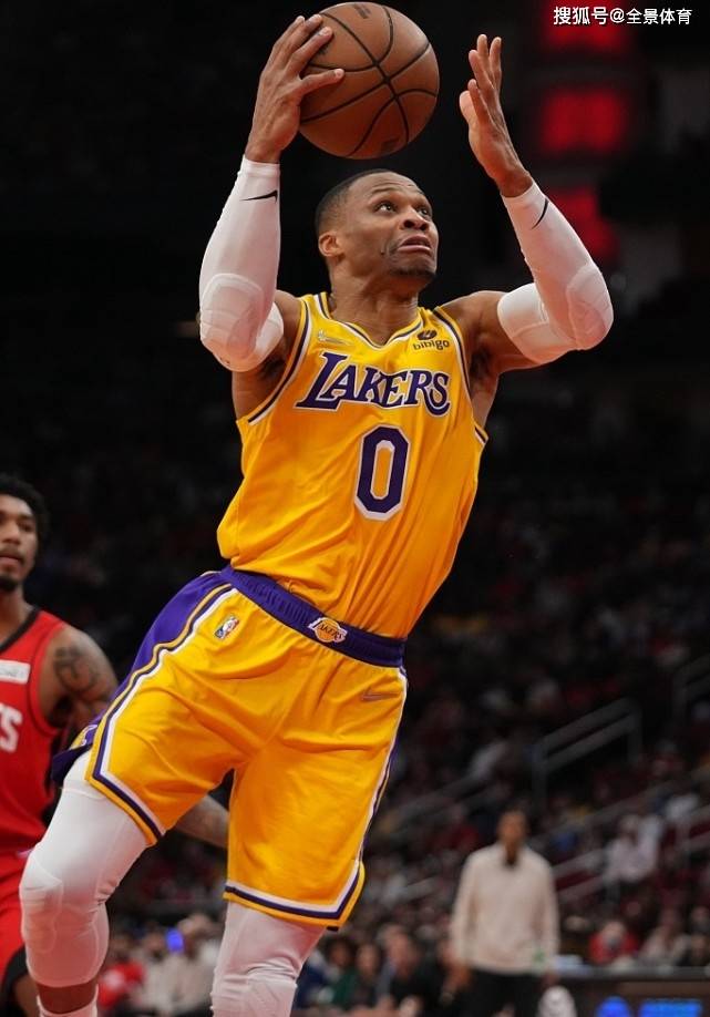 里程碑夜！休斯敦火箭调整名单；亚冠转会期刷纪录；媒体盛赞；轮换策略成焦点的简单介绍